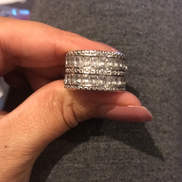 Gorgeous Silver and CZ Band - Picture 3 of 4